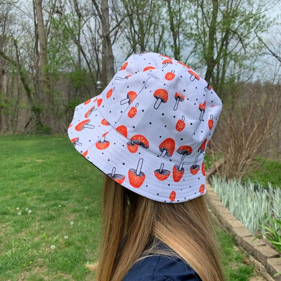 None Accessories - White bucket hat with mushrooms